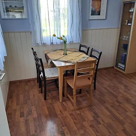 Gaestehaus Six Mit Gemeinschaftskueche Bis 6 Personen Nocleg ze śniadaniem *