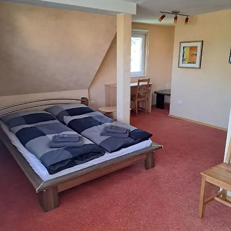 Bed & Breakfast Gaestehaus Six Mit Gemeinschaftskueche Bis 6 Personen