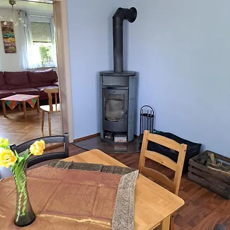 Gaestehaus Six Mit Gemeinschaftskueche Bis 6 Personen Nocleg ze śniadaniem