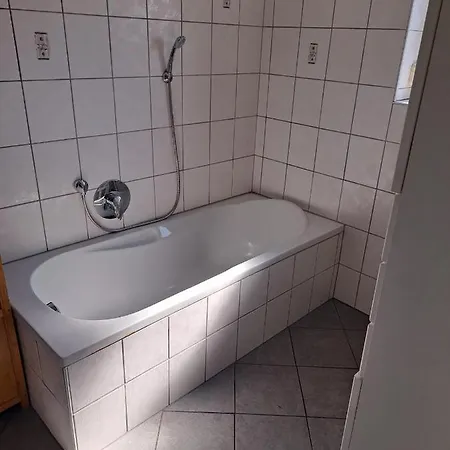 Gaestehaus Six Mit Gemeinschaftskueche Bis 6 Personen Uttenweiler