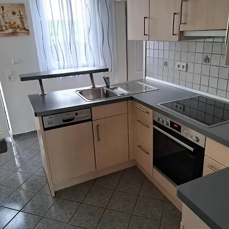 Gaestehaus Six Mit Gemeinschaftskueche Bis 6 Personen Nocleg ze śniadaniem *