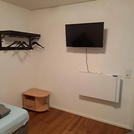 Gaestehaus Six Mit Gemeinschaftskueche Bis 6 Personen Nocleg ze śniadaniem *