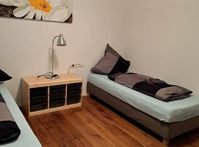 Couette-café Gaestehaus Six Mit Gemeinschaftskueche Bis 6 Personen *